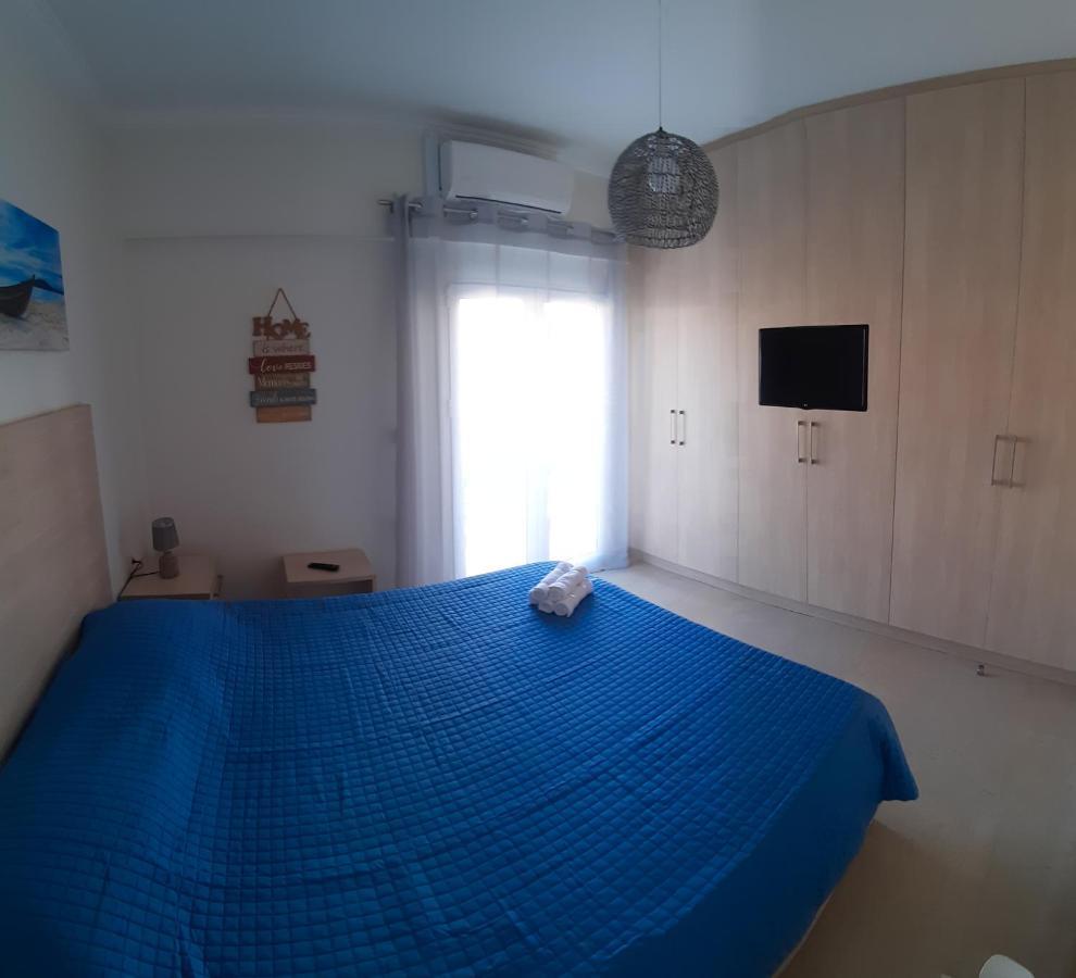Central Apartment Near The Beach With Huge Private Terrace ลูตรากี ภายนอก รูปภาพ