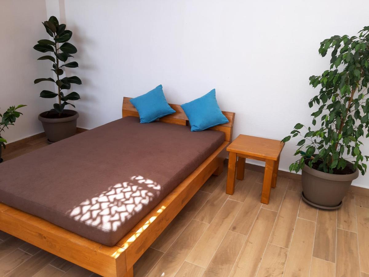 Central Apartment Near The Beach With Huge Private Terrace ลูตรากี ภายนอก รูปภาพ
