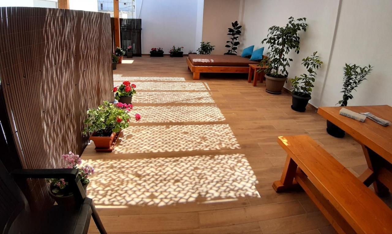 Central Apartment Near The Beach With Huge Private Terrace ลูตรากี ภายนอก รูปภาพ