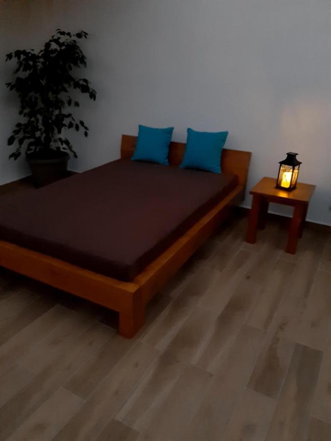 Central Apartment Near The Beach With Huge Private Terrace ลูตรากี ภายนอก รูปภาพ