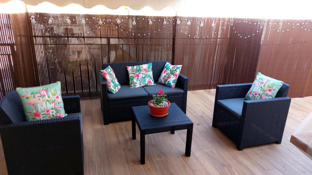 Central Apartment Near The Beach With Huge Private Terrace ลูตรากี ภายนอก รูปภาพ
