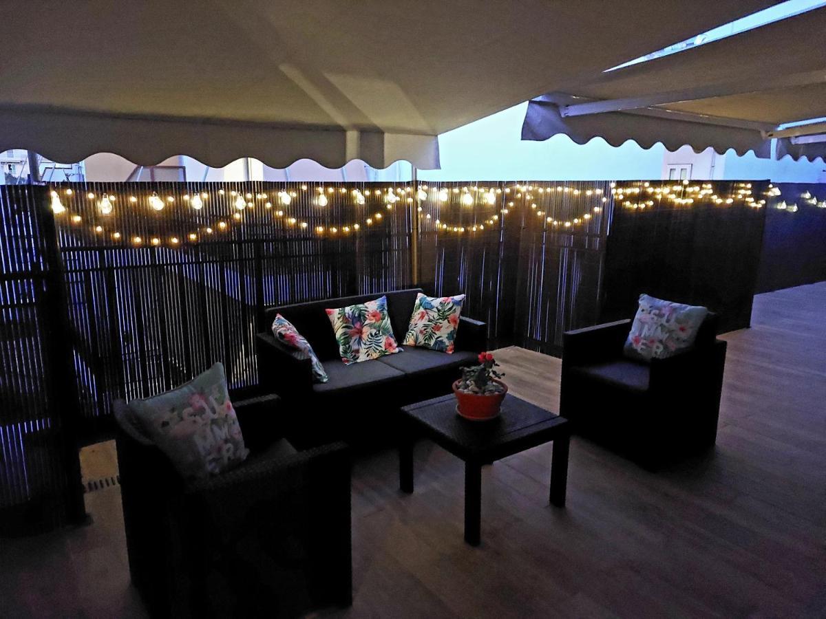 Central Apartment Near The Beach With Huge Private Terrace ลูตรากี ภายนอก รูปภาพ
