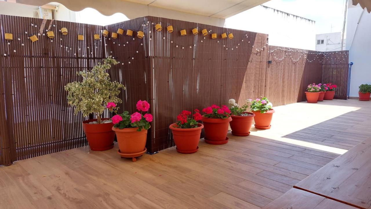 Central Apartment Near The Beach With Huge Private Terrace ลูตรากี ภายนอก รูปภาพ