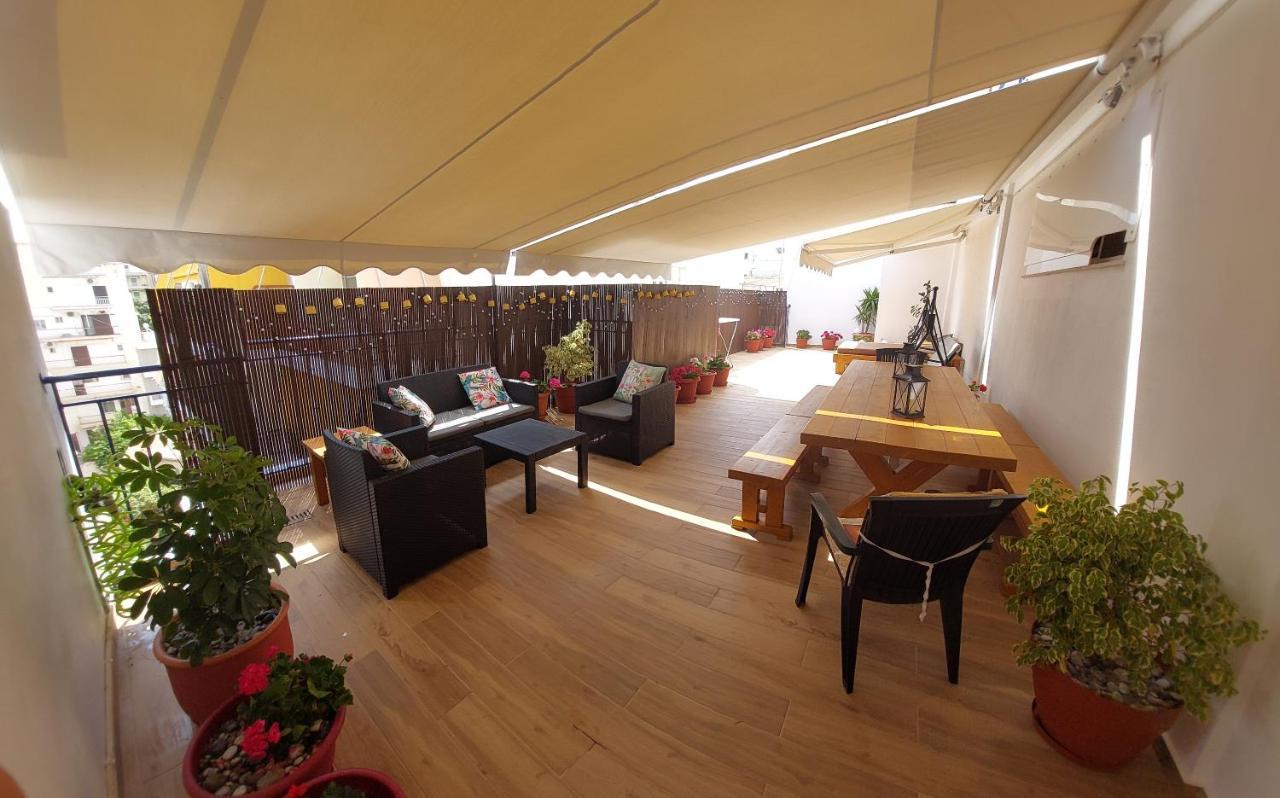 Central Apartment Near The Beach With Huge Private Terrace ลูตรากี ภายนอก รูปภาพ