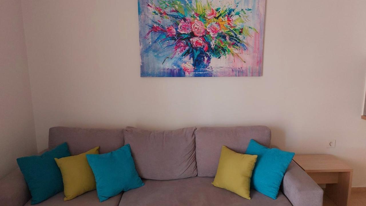 Central Apartment Near The Beach With Huge Private Terrace ลูตรากี ภายนอก รูปภาพ
